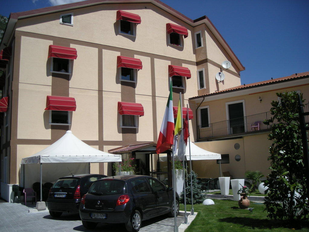 Hotel De Meis Capistrello ภายนอก รูปภาพ