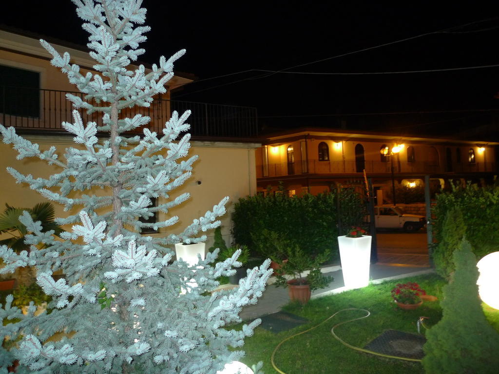 Hotel De Meis Capistrello ภายนอก รูปภาพ