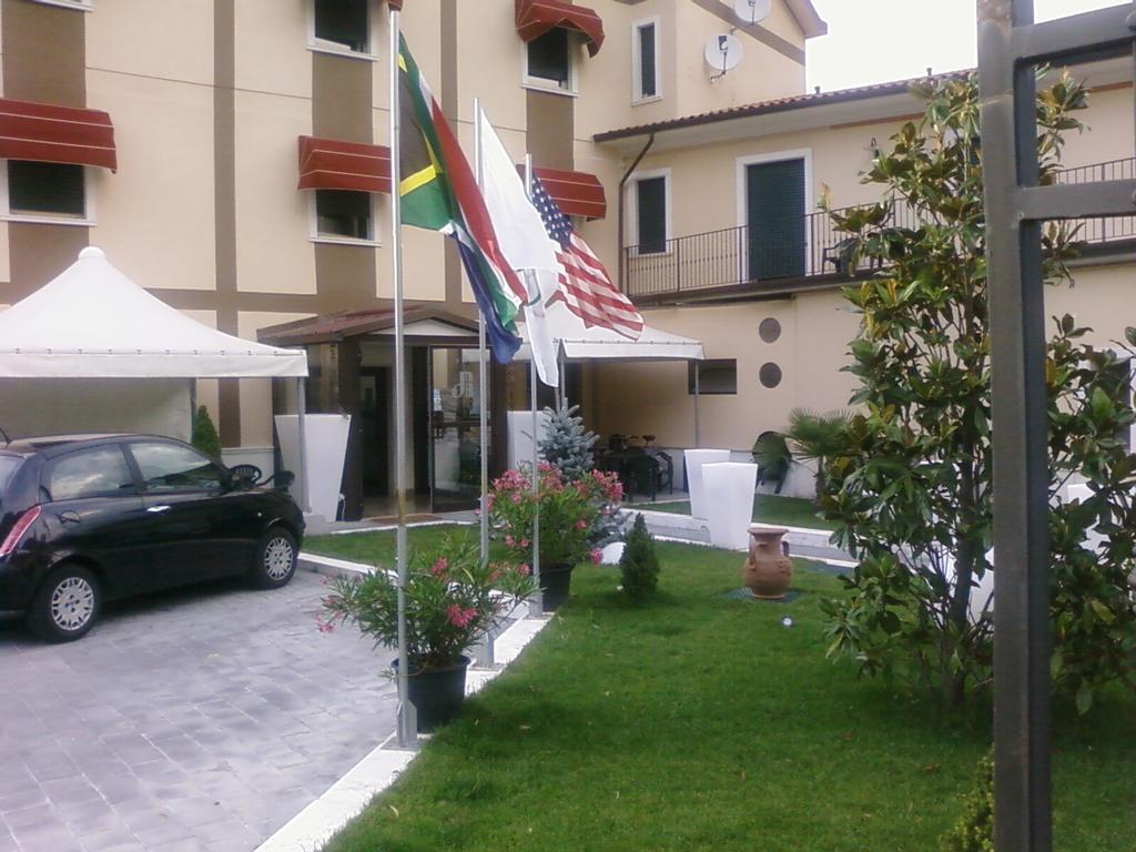 Hotel De Meis Capistrello ภายนอก รูปภาพ
