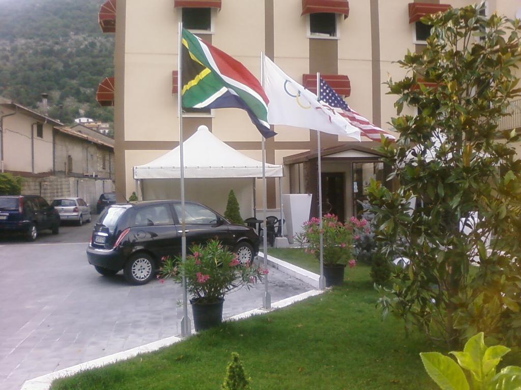 Hotel De Meis Capistrello ภายนอก รูปภาพ