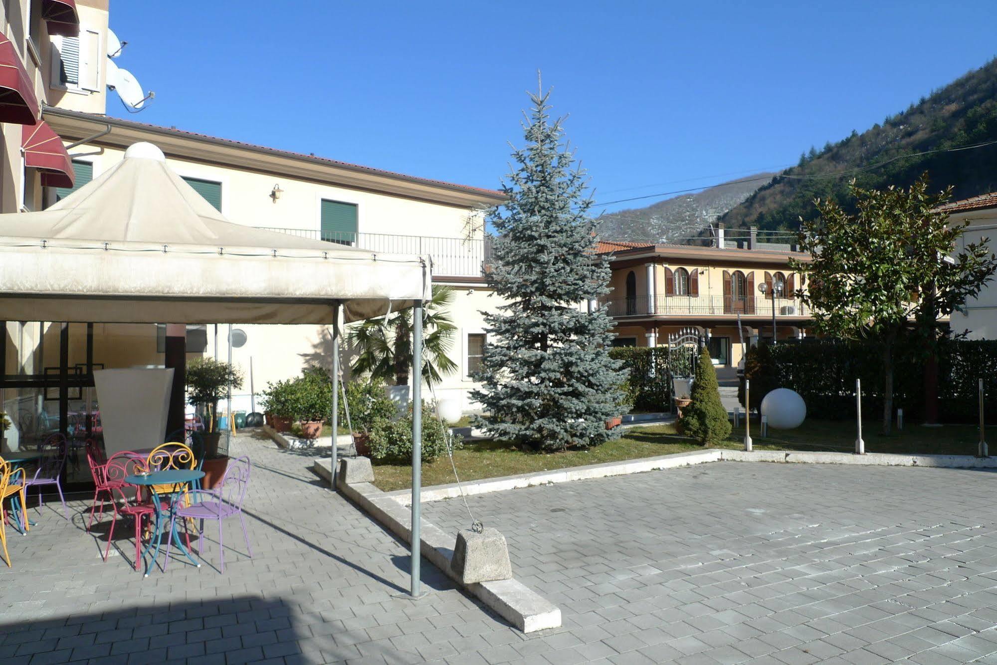 Hotel De Meis Capistrello ภายนอก รูปภาพ