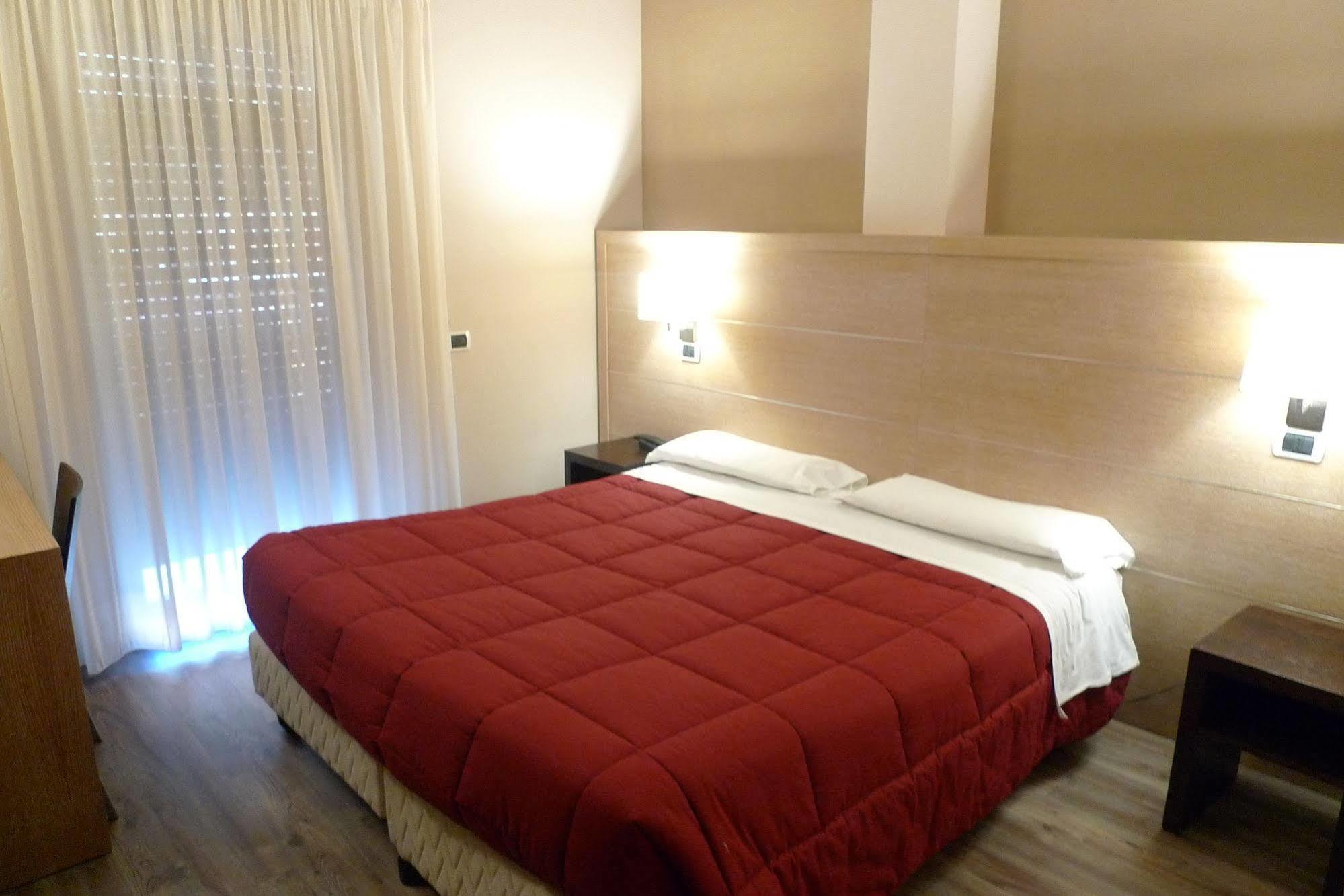 Hotel De Meis Capistrello ภายนอก รูปภาพ