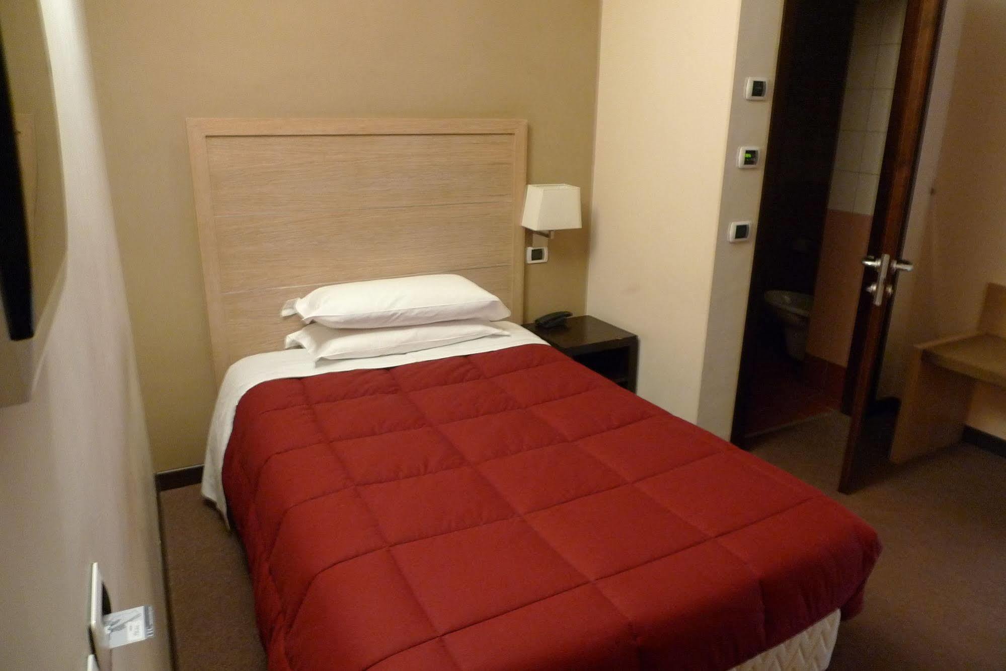 Hotel De Meis Capistrello ภายนอก รูปภาพ