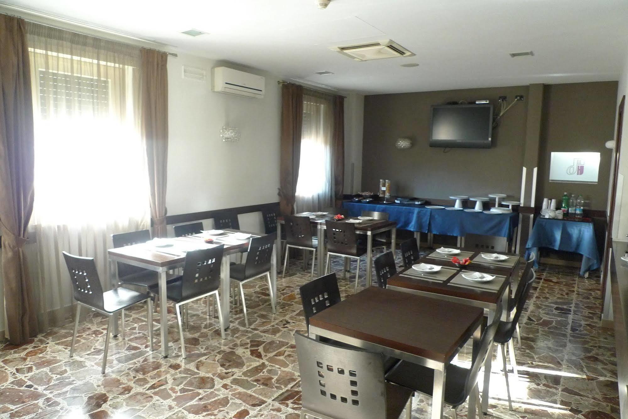 Hotel De Meis Capistrello ภายนอก รูปภาพ